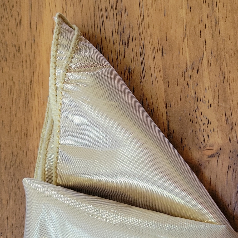 Metallic Table Linen - Picture 2 of 3